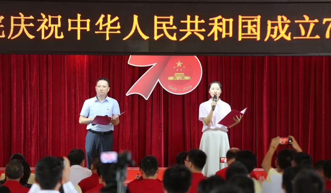 逃离电梯间